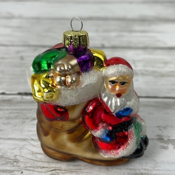 SANTA GLASS CHRISTMAS ORNAMENT - Picture 1 of 5